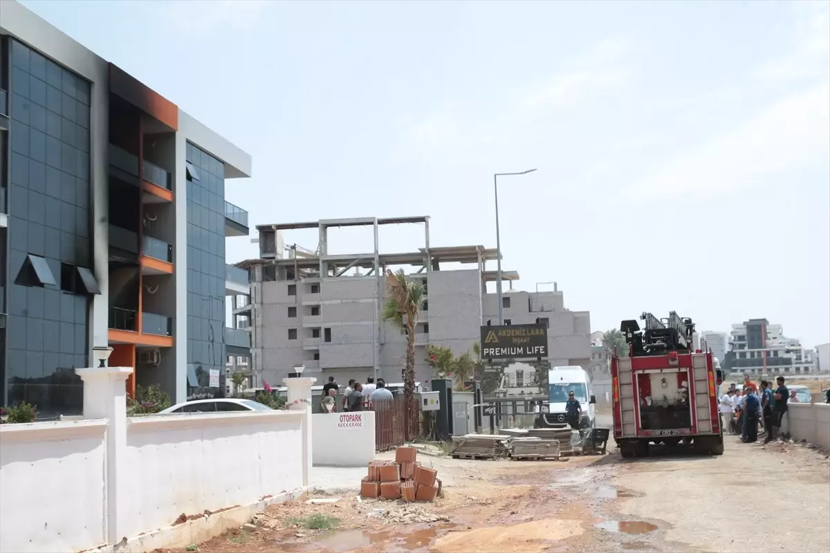 Antalya'da Ev Yangını: 1 Yaralı