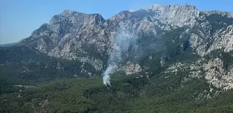 Kemer'de Orman Yangınına Hava ve Karadan Müdahale