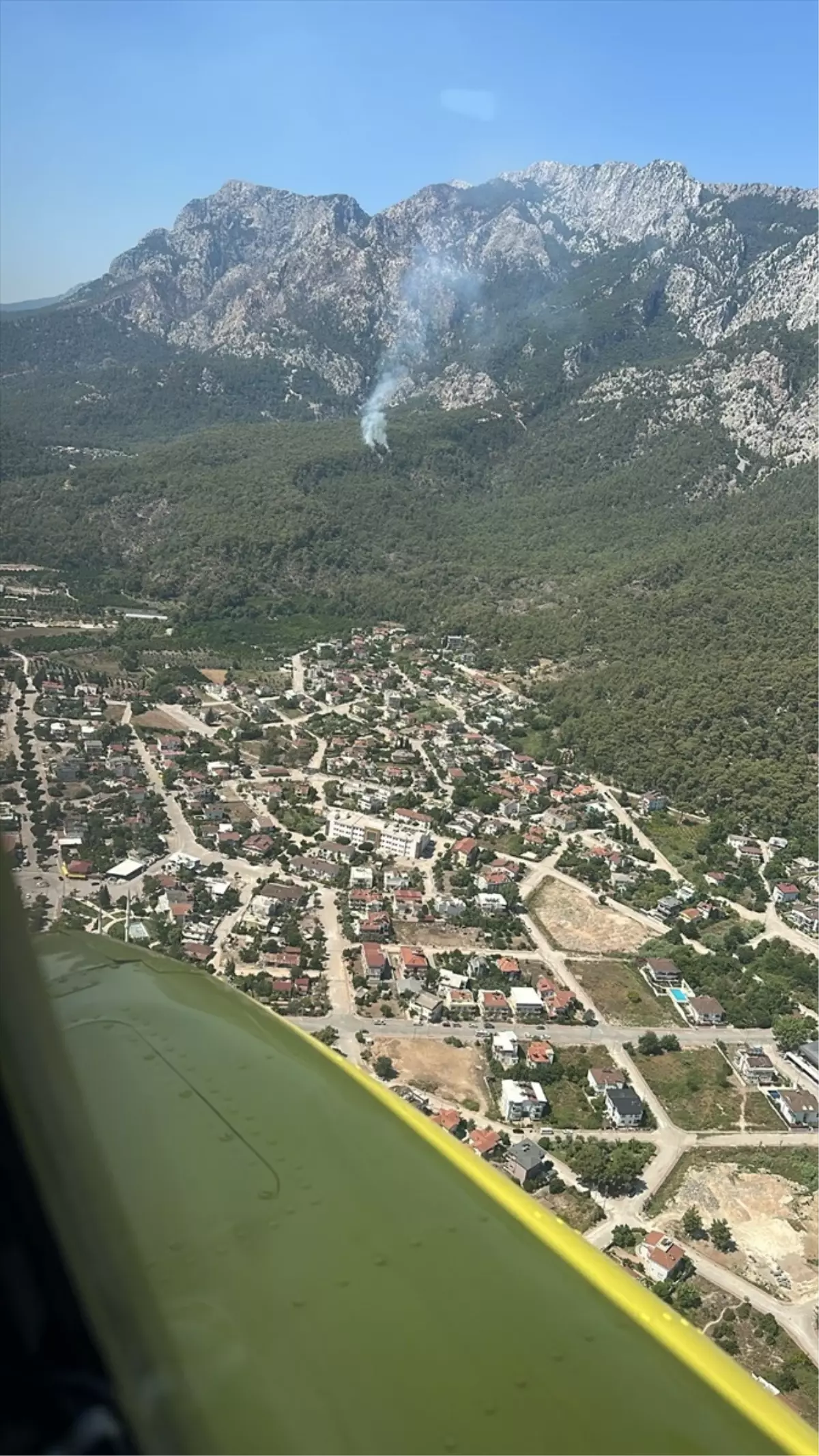 Kemer'de Orman Yangınına Hava ve Karadan Müdahale