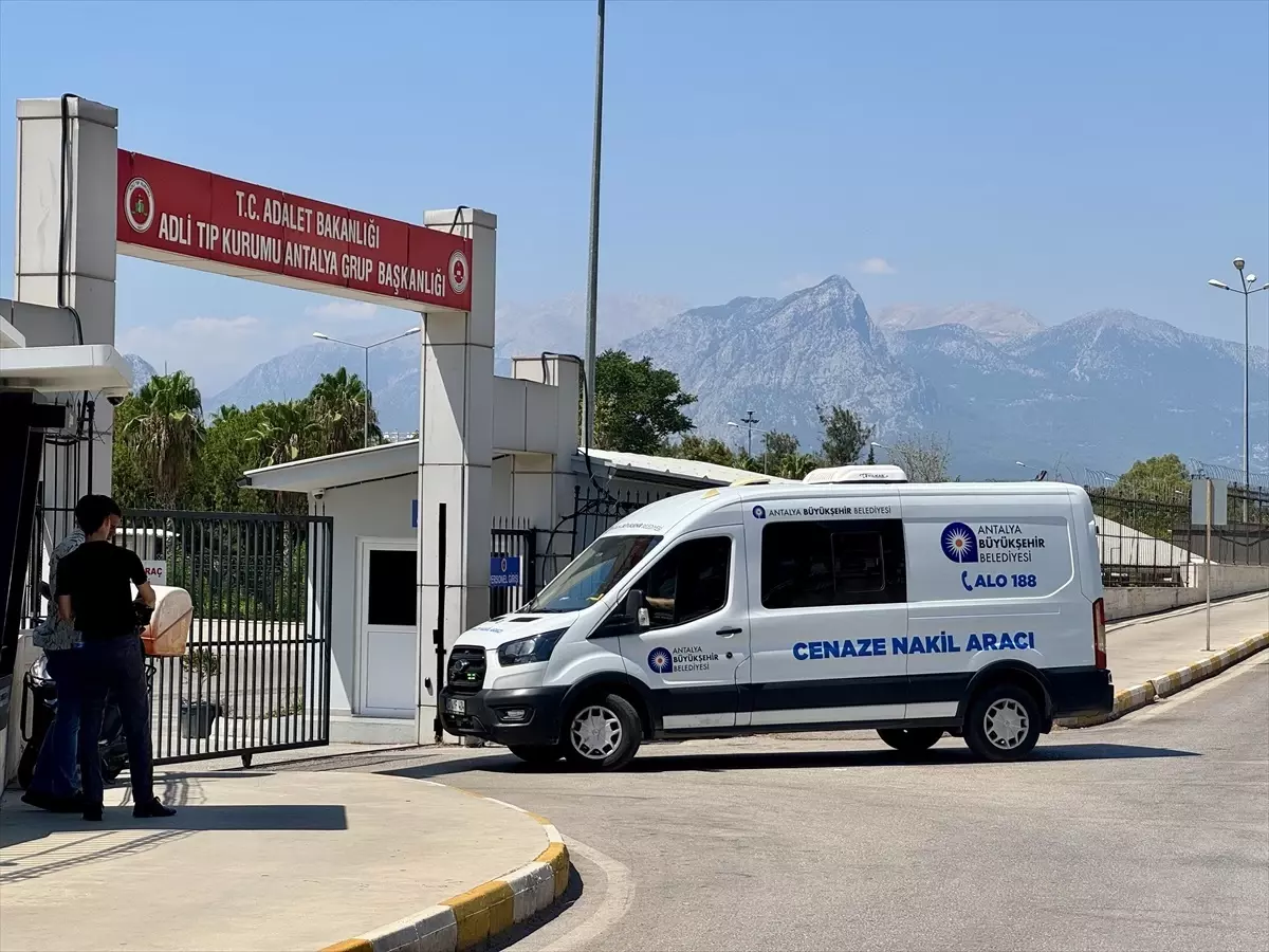 Antalya'da Silahlı Kavga: 1 Ölü, 1 Yaralı