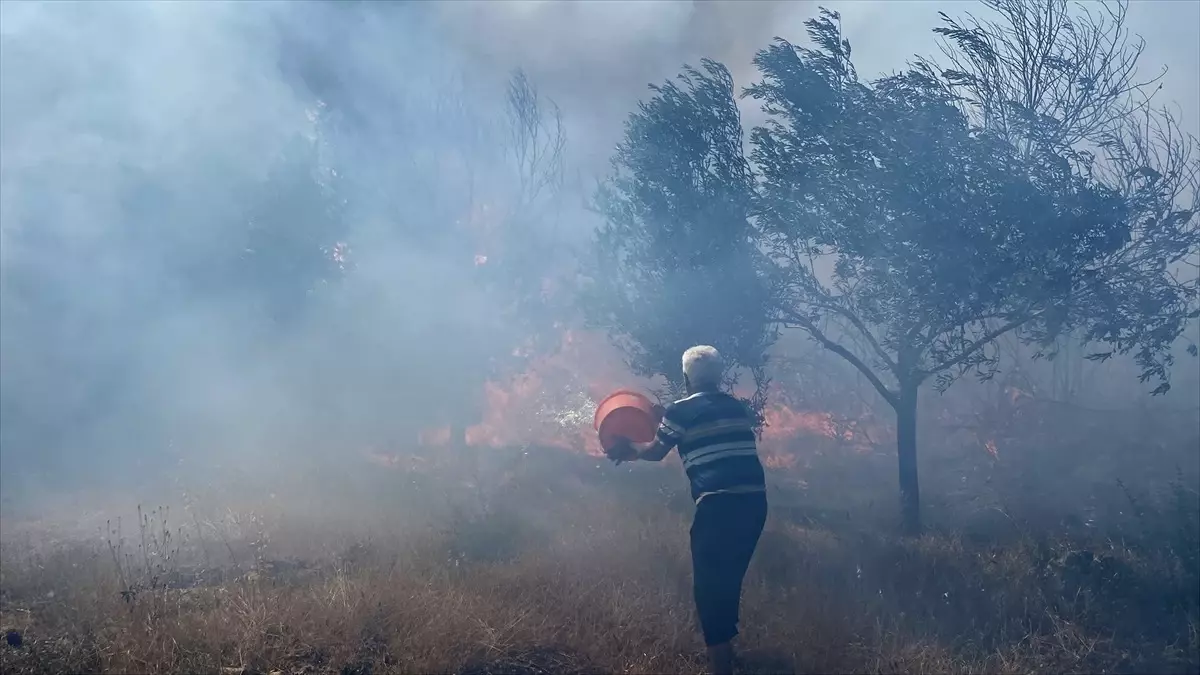 Antalya'da Çöplük Yangını Kontrol Altına Alınıyor