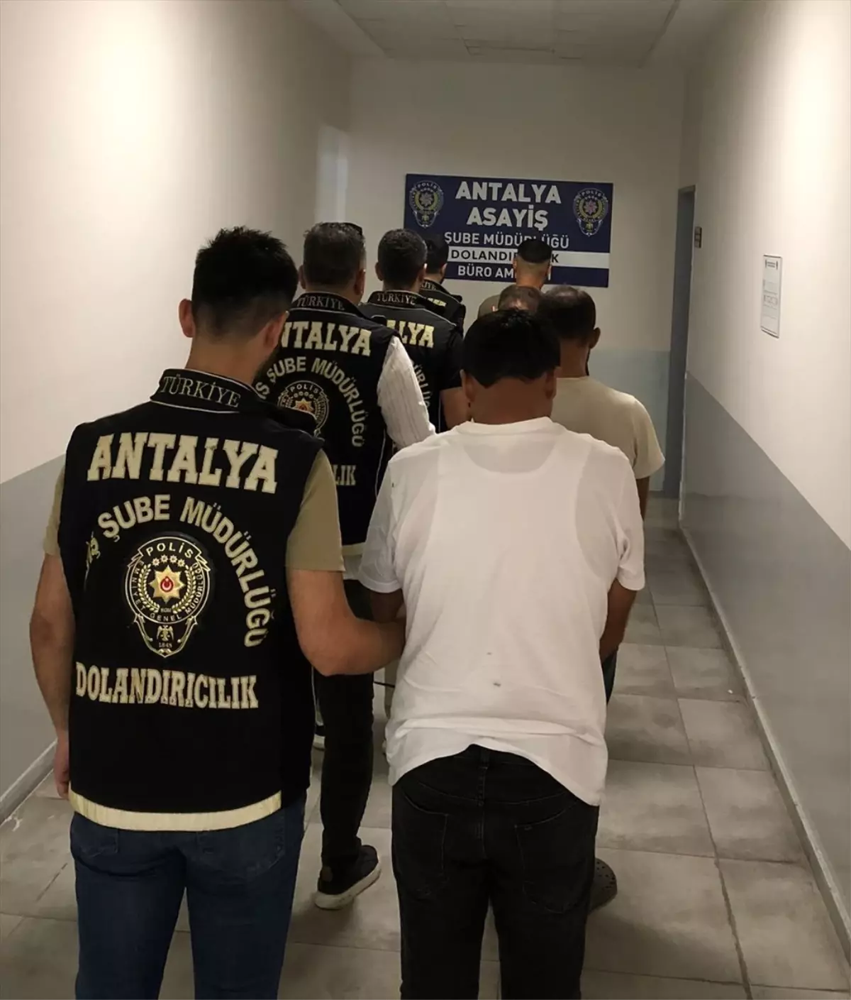 Antalya'da Telefondan Dolandırıcılık Yapan 4 Şüpheli Tutuklandı