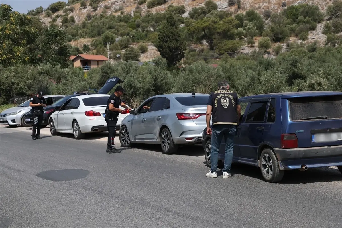 Antalya'da Eş Zamanlı Asayiş Uygulaması: Çok Sayıda Sorgulama ve Ceza