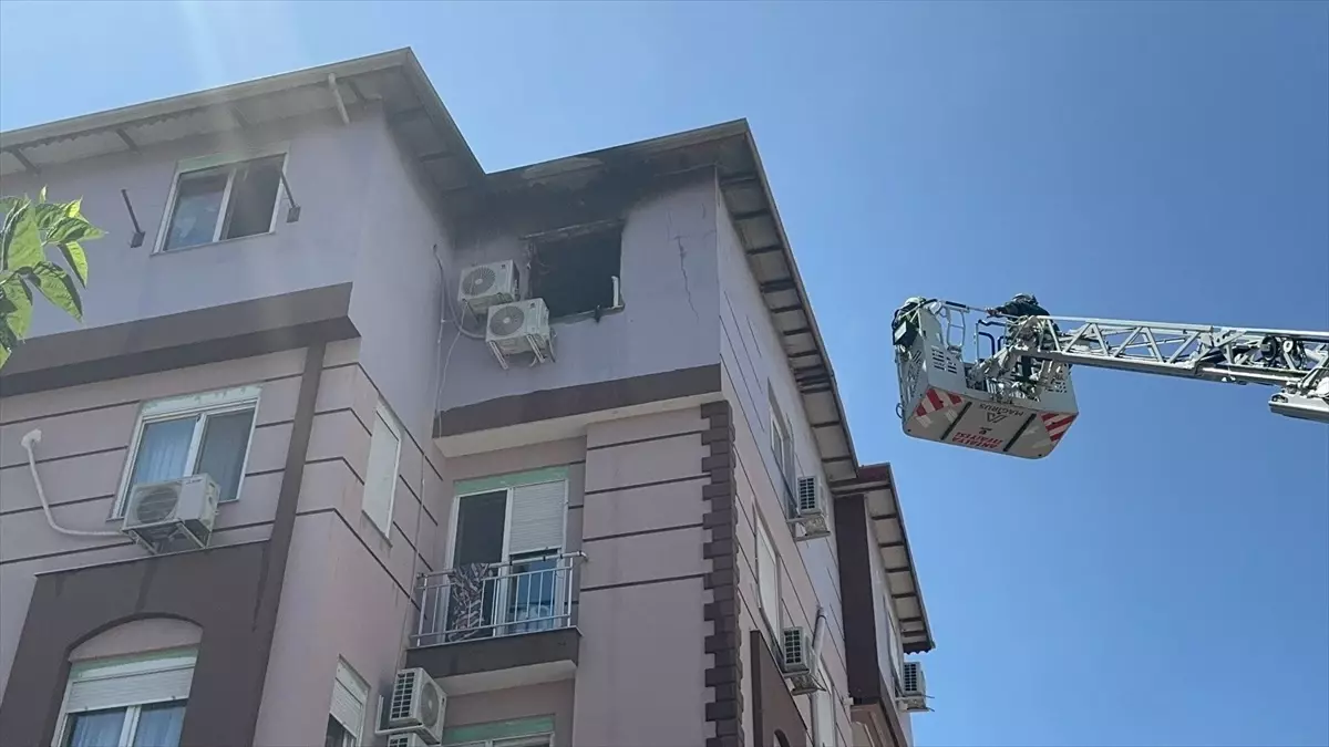 Antalya'da Evde Yangın: Yangın Kısa Sürede Söndürüldü