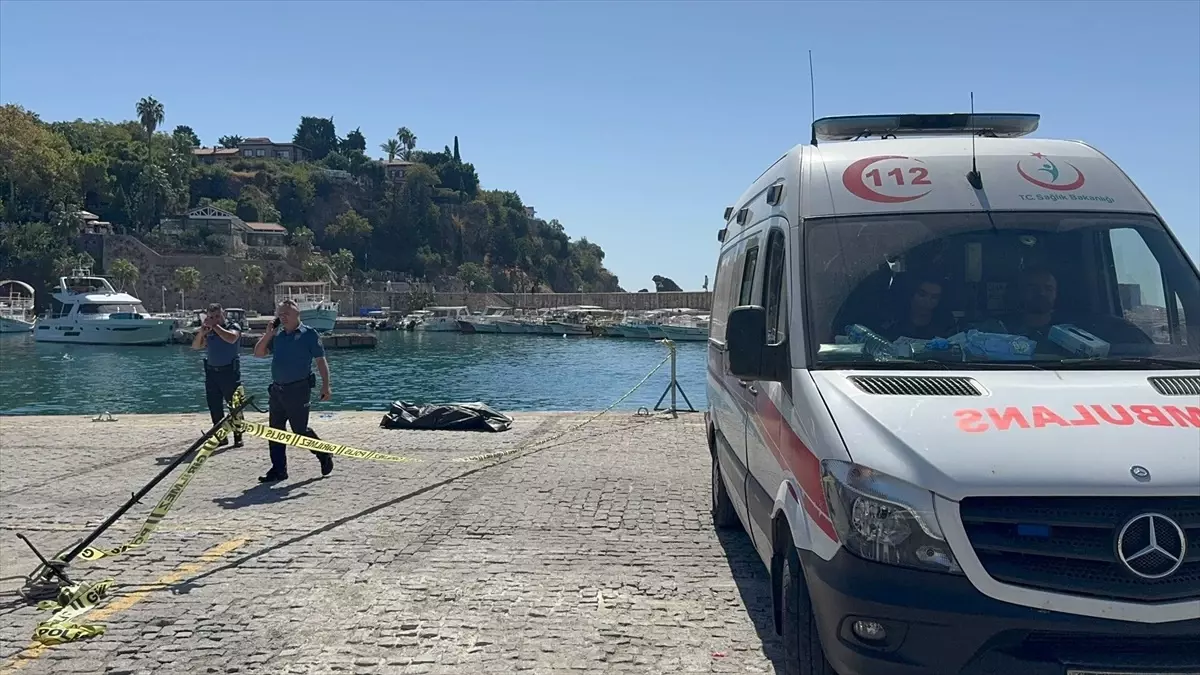 Antalya'da Falezlerden Denize Düşen Kişi Hayatını Kaybetti