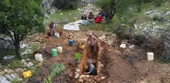 Antalya'da Geleneksel Sedir Katran Yağı Üretimi Devam Ediyor