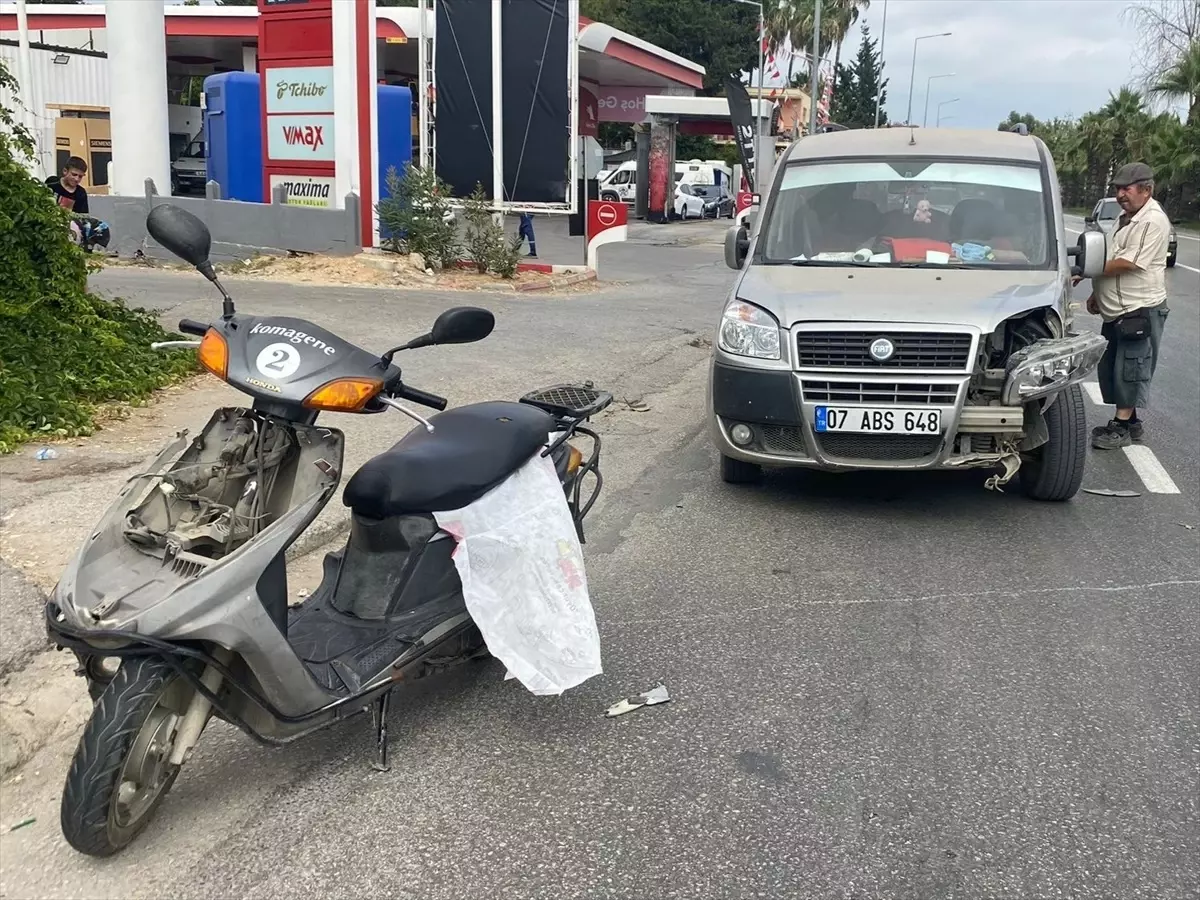 Antalya'da Trafik Kazası: Motosiklet Sürücüsü Yaralandı