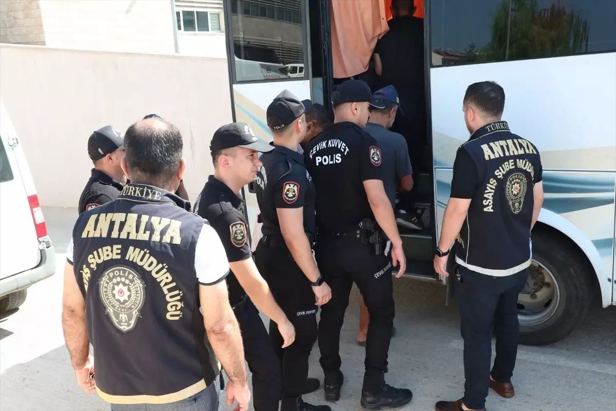 Antalya'da 30 Suçlu Yakalandı