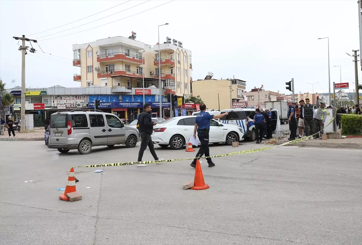 Antalya'da Grup Kavgasında 4 Kişi Yaralandı