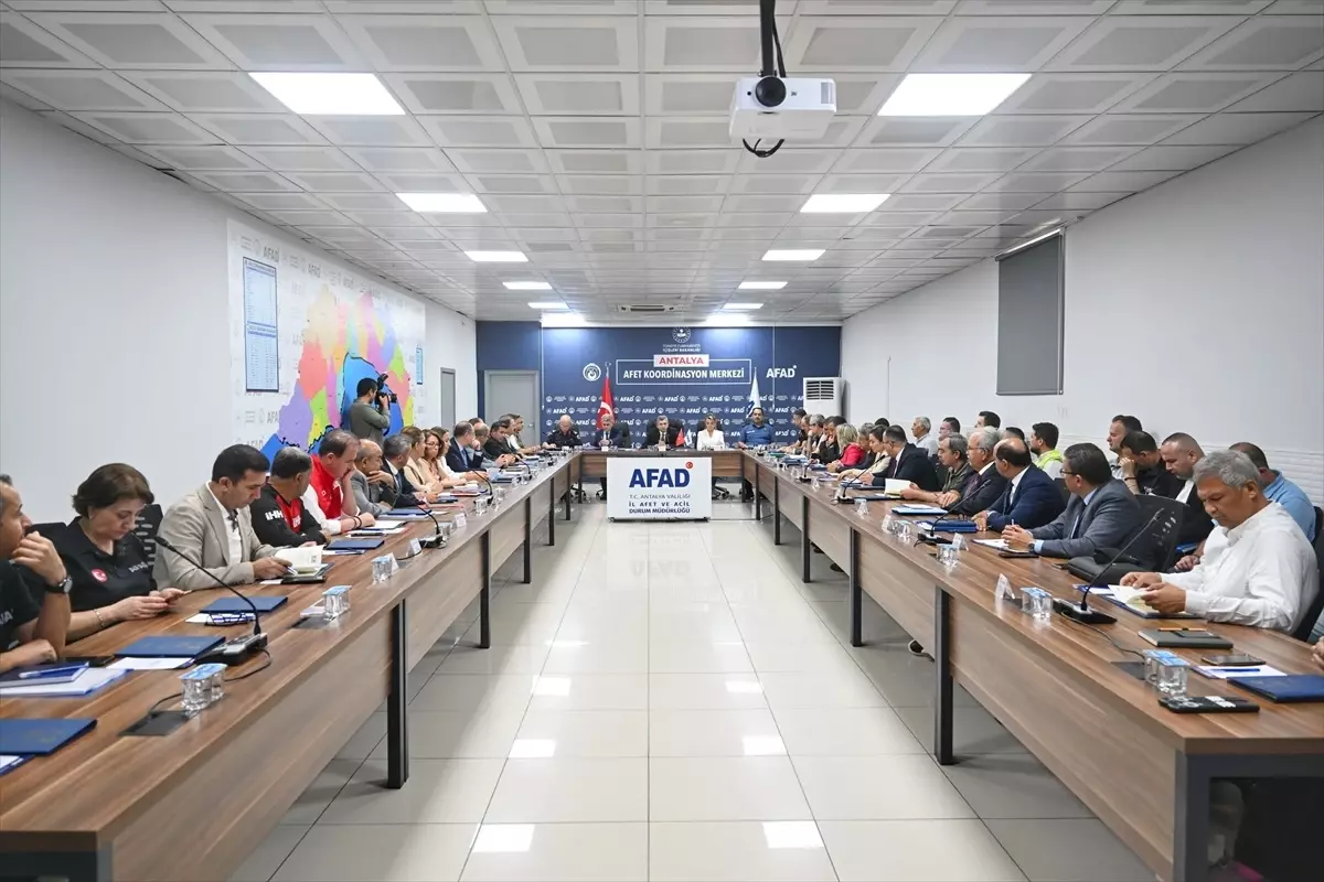 Antalya'da Olası Afetlere Hazırlık Toplantısı Gerçekleştirildi