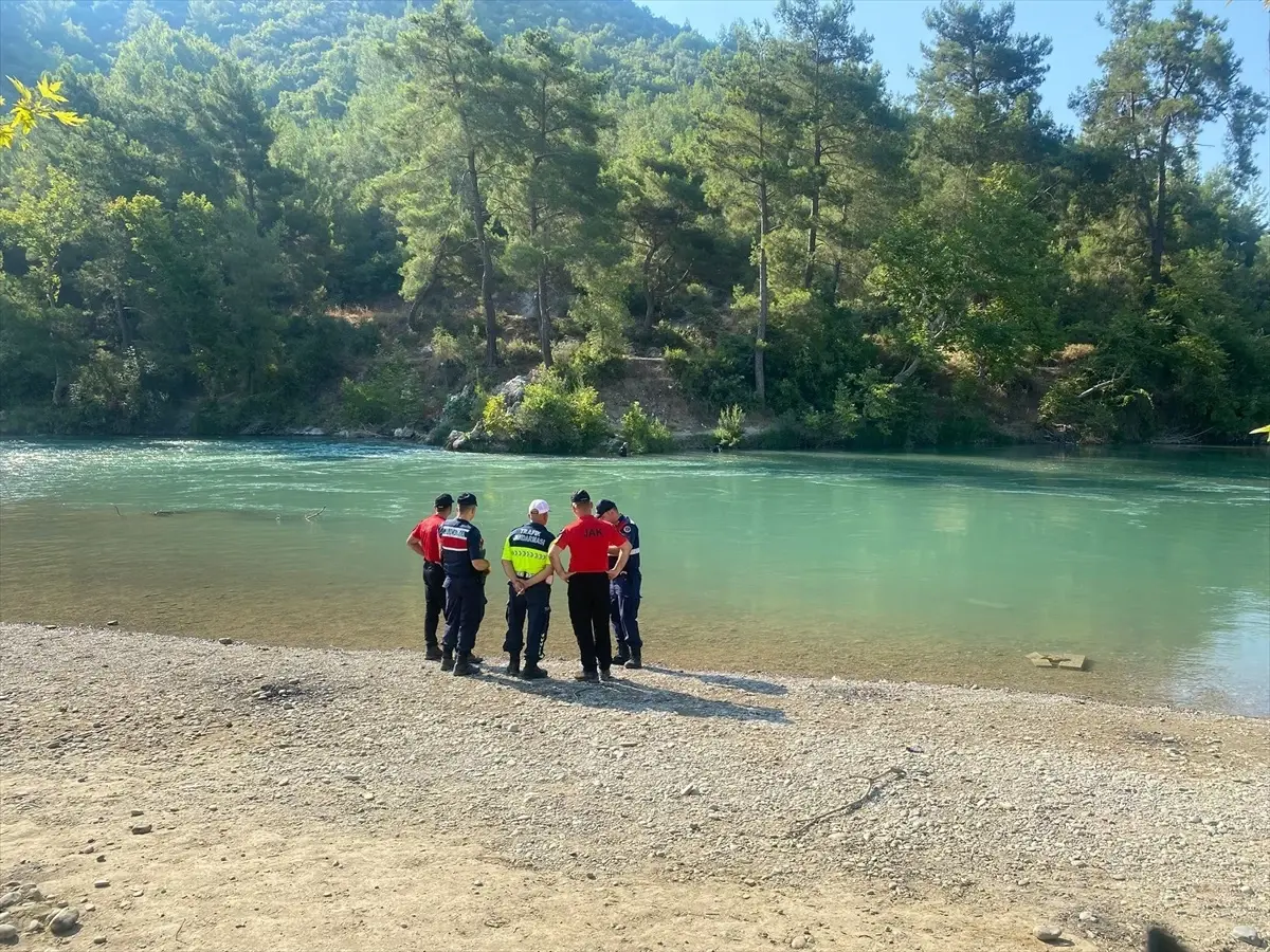 Antalya'da Kaybolan 15 Yaşındaki Çocuğu Bulma Çalışmaları Devam Ediyor