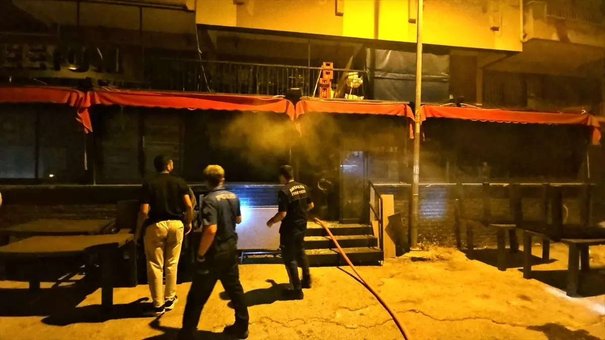 Manavgat'ta Kafede Yangın: İtfaiye Müdahale Etti