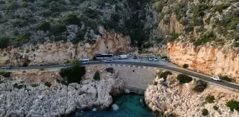 Antalya'da Yolcu Otobüsü Kazası: 8 Yaralı