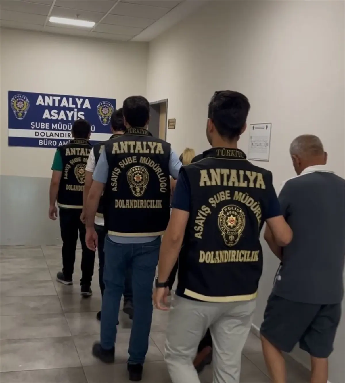 Antalya'da Sahte Altın Satışı Operasyonu: 2 Tutuklama