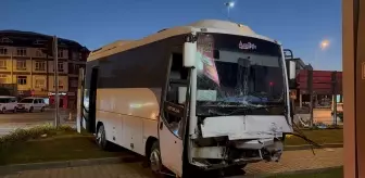 Gazipaşa'da Midibüs ile Hafif Ticari Araç Çarpıştı: 6 Yaralı
