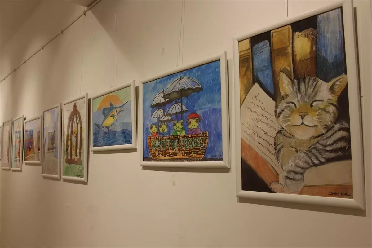 Antalya'da 'Minik Fırçalar' Sergisi Açıldı