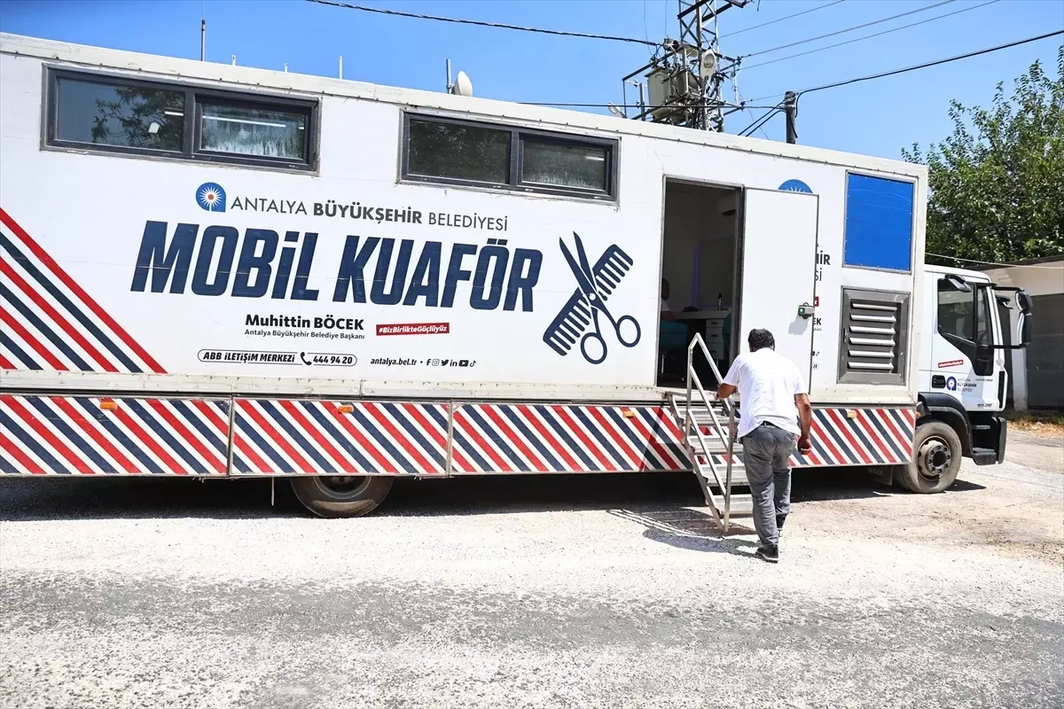 Antalya'nın Mobil Kuaför Tırı, Yaylalarda Ücretsiz Hizmet Verdi
