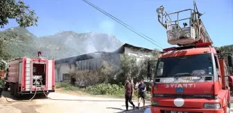 Alanya'da Mobilya Atölyesinde Yangın Çıktı