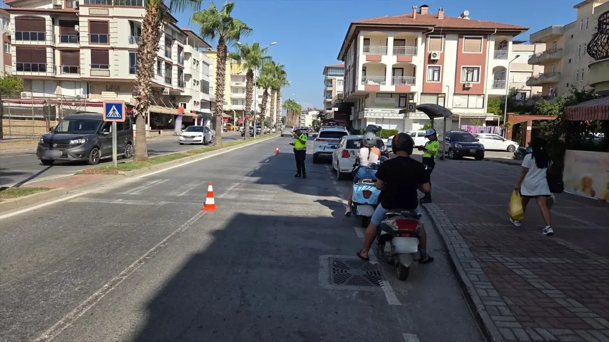 Antalya'da Motosiklet Denetimleri: 171 Sürücü İşlem Gördü
