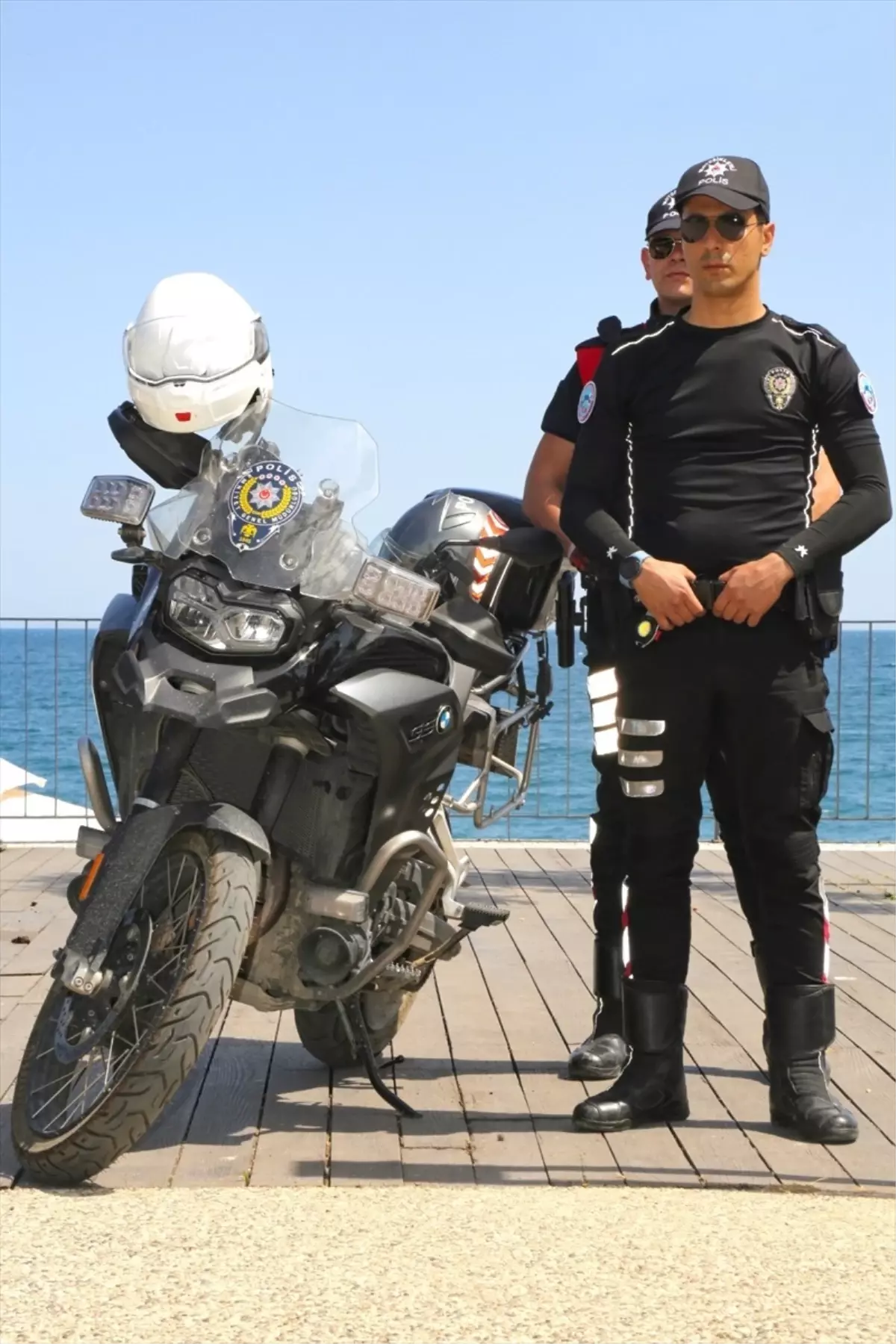 Antalya'da Motosikletli Polis Denetimlerinde 100 Şüpheli Yakalandı