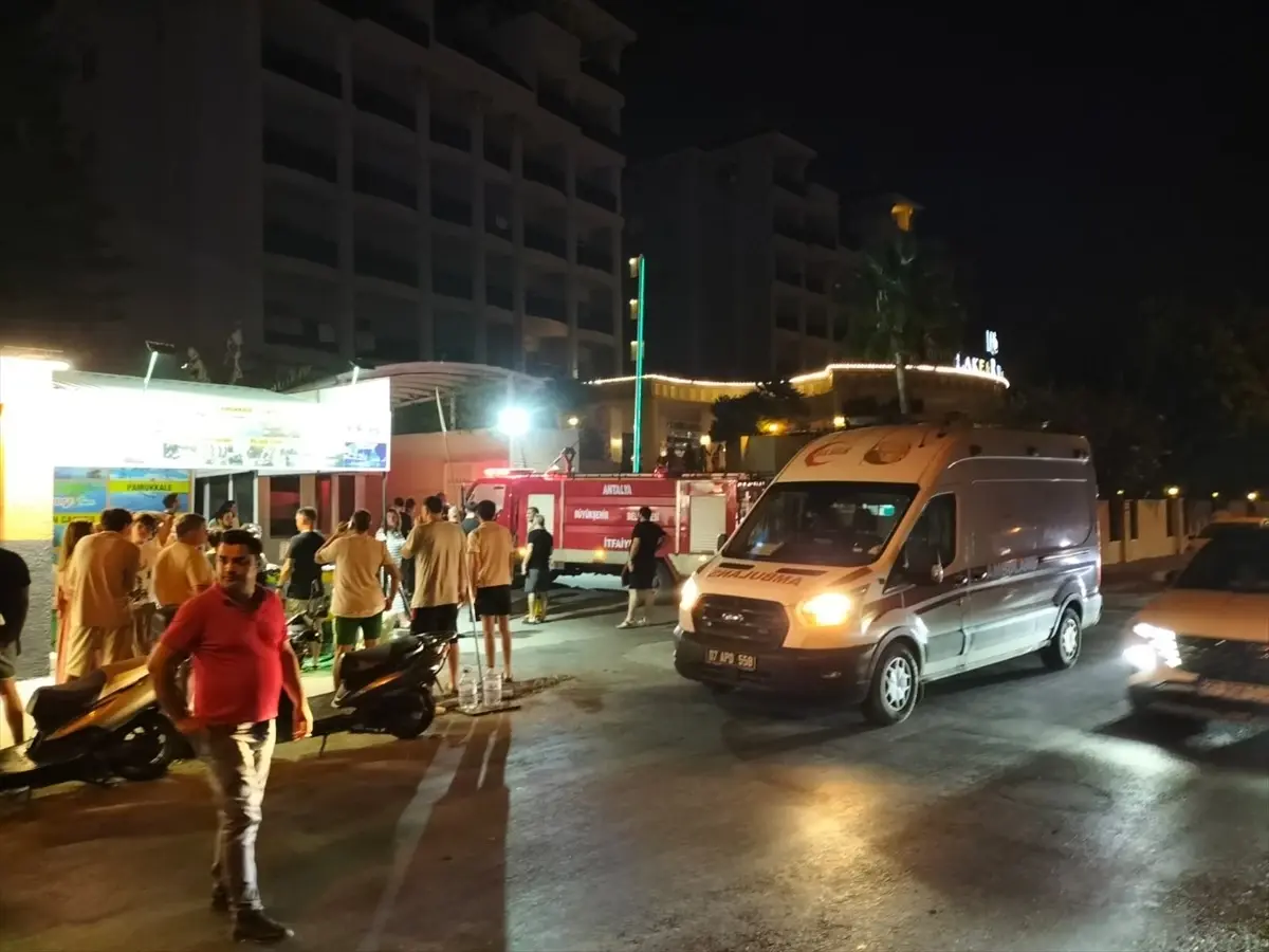 Antalya'da 5 Yıldızlı Otelin Mutfağında Yangın Çıktı