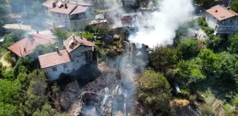 Antalya'da Otluk Alandan Kalkan Yangın Evlere Sıçradı