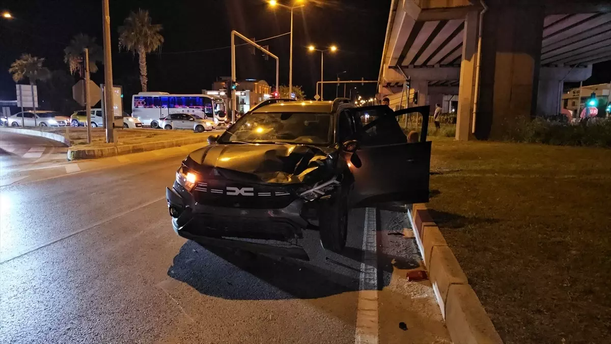 Antalya'da Motosiklet ile Otomobil Çarpıştı: 1 Yaralı