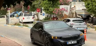 Antalya'da Otomobil ve Motosiklet Çarpıştı: 2 Yaralı