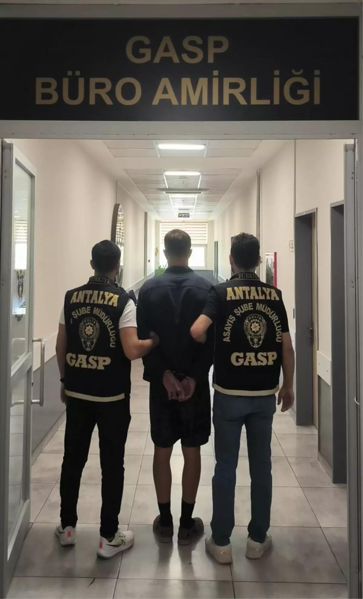 Antalya'da Oyuncak Tabancayla Soygun Girişimi: Zanlı Tutuklandı