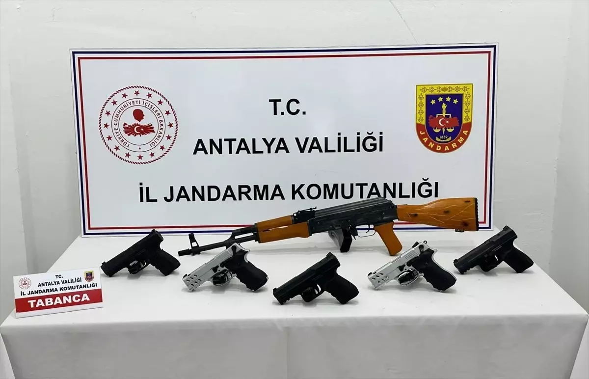 Antalya'da Ruhsatsız Silah Kaçakçılığı Operasyonu: 1 Tutuklama