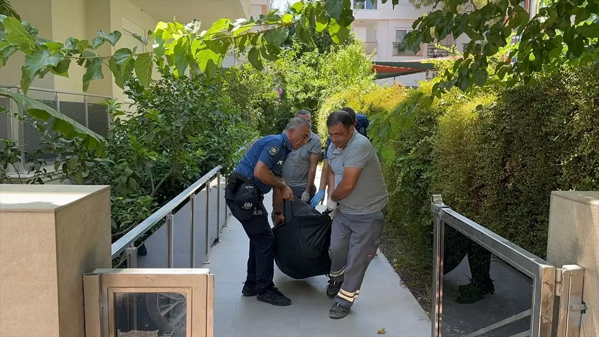 Antalya'da Rus Uyruklu Bir Kişi Evinde Ölü Bulundu