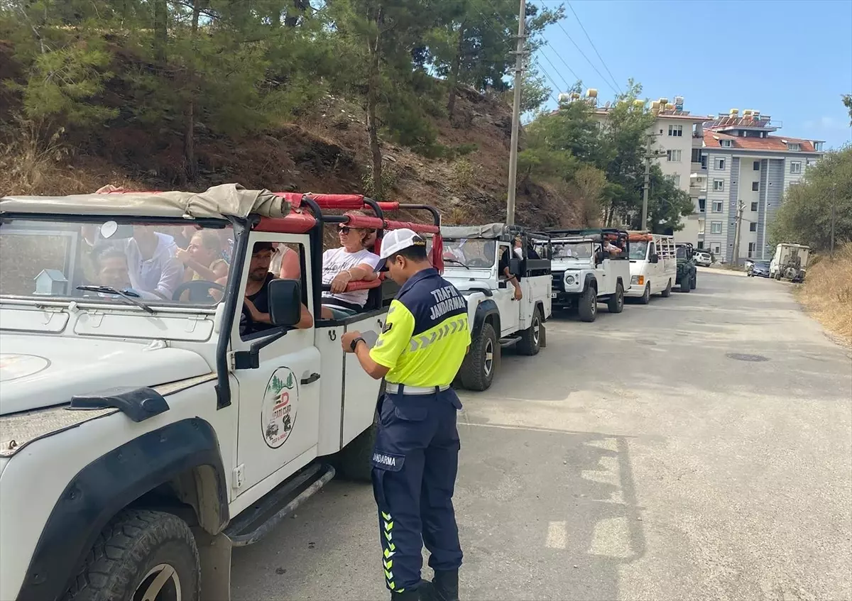 Alanya'da Safari Araçlarına Trafik Denetimi: 15 Araç Sahibi Cezalandırıldı