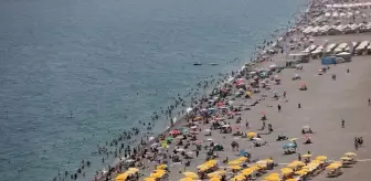 Antalya'da Kurban Bayramı Yoğunluğu: Sıcak Hava ve Kalabalık Sahiller