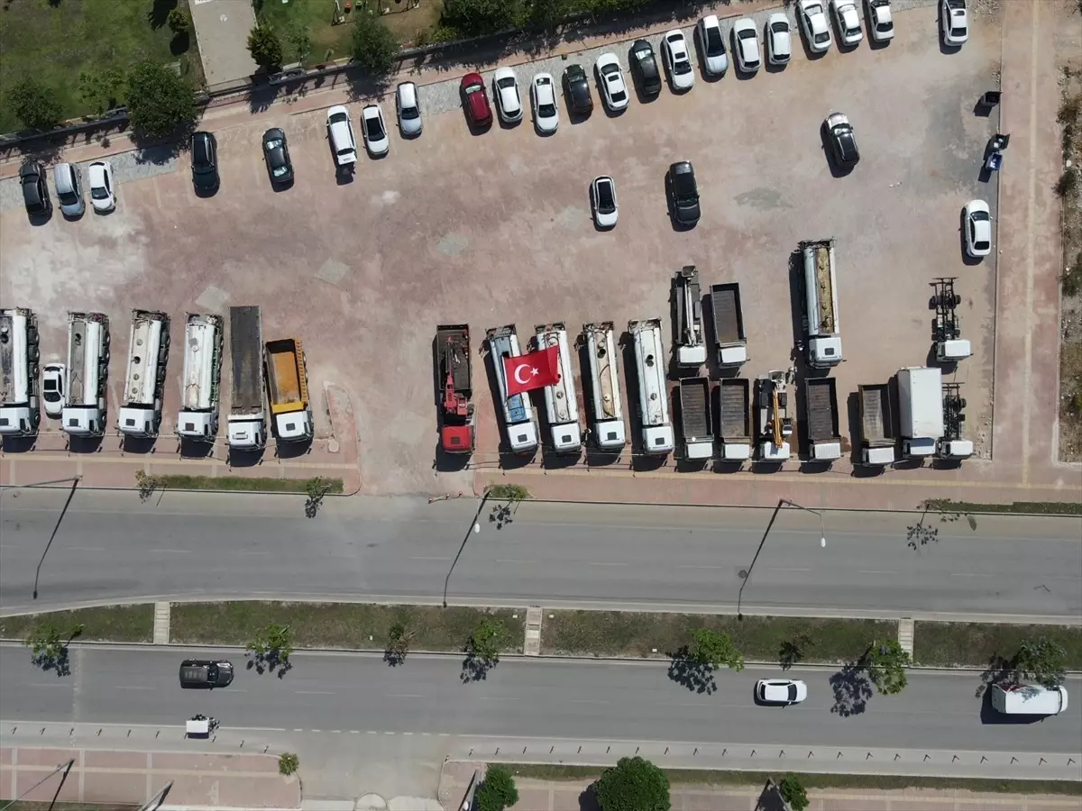 Antalya'da Sahte Belge ile Araç Tescili Yapmaya Çalışan 4 Şüpheli Gözaltına Alındı