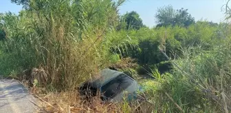 Antalya'da Otomobil Şarampole Devrildi: Anne ve Kızı Yaralandı