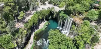 Antalya'nın Serinliği: Düden Şelalesi Yaz Sıcağından Kaçanların Gözdesi