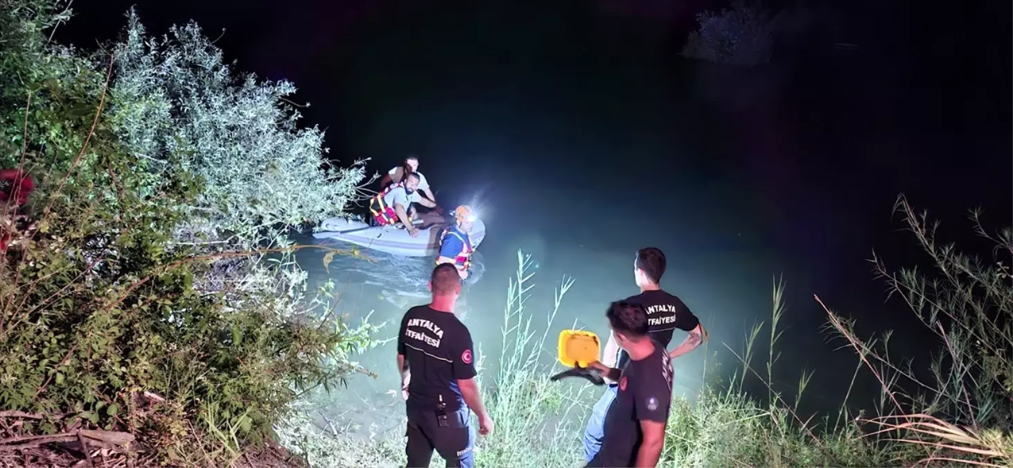 Manavgat Şelalesi Yakınında Mahsur Kalan 3 Kişi Kurtarıldı