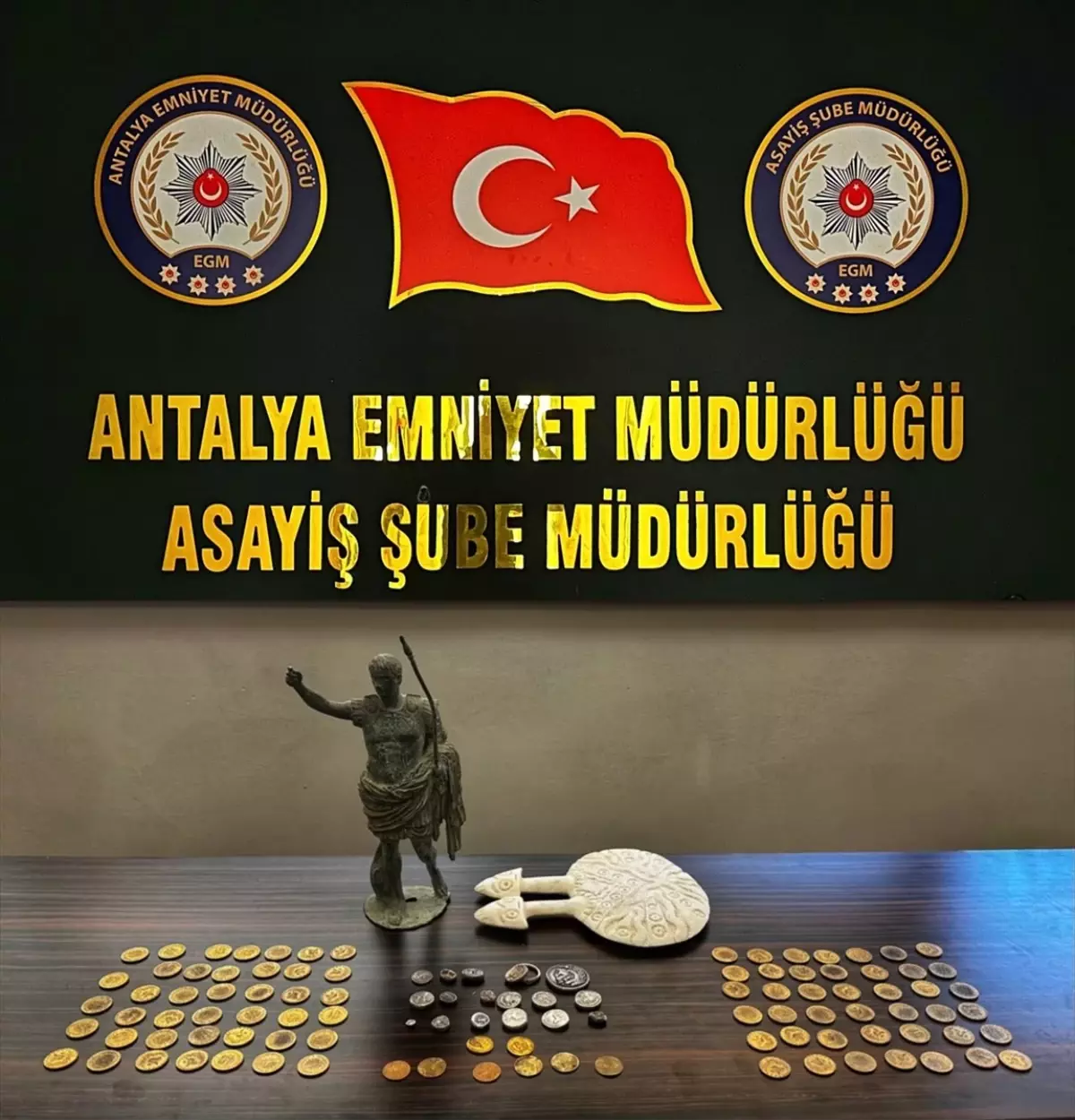 Antalya'da Tarihi Eser Dolandırıcılığı Operasyonu