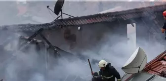 Antalya'da Tarihi Otelde Yangın Kontrol Altına Alındı