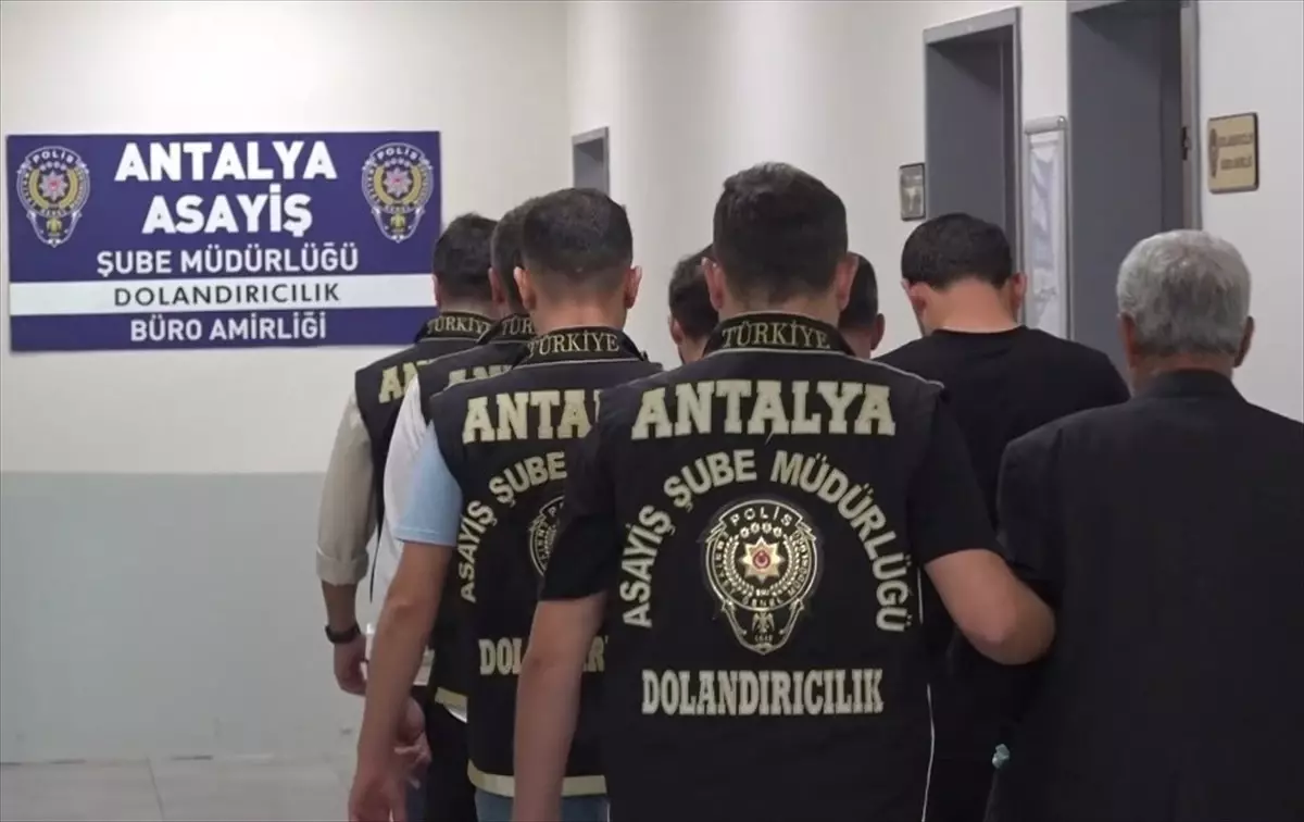 Antalya'da Dolandırıcılara Operasyon: 4 Zanlı Gözaltına Alındı