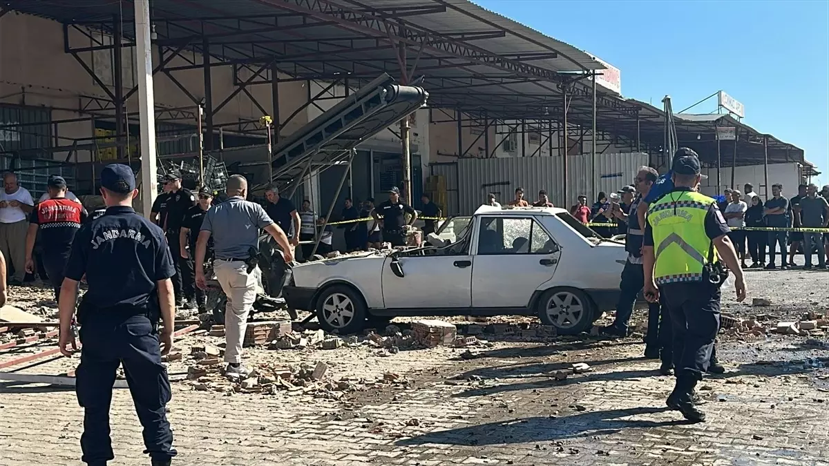 Antalya'da Toptancı Halinde Patlama: 4 Yaralı