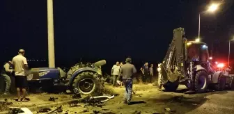 Manavgat'ta Traktör ve Otomobil Çarpıştı: 2 Yaralı