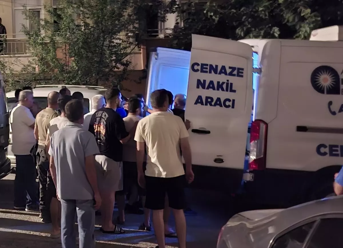 Yaz Tatilinde Kardeşi Tarafından Bıçaklanan Genç Kız Hayatını Kaybetti