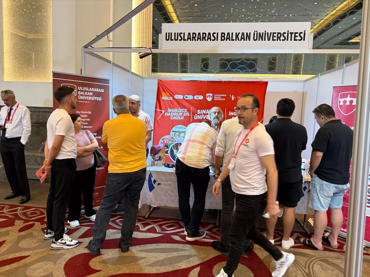 Antalya'da Üniversite Tercih Fuarı Düzenlendi