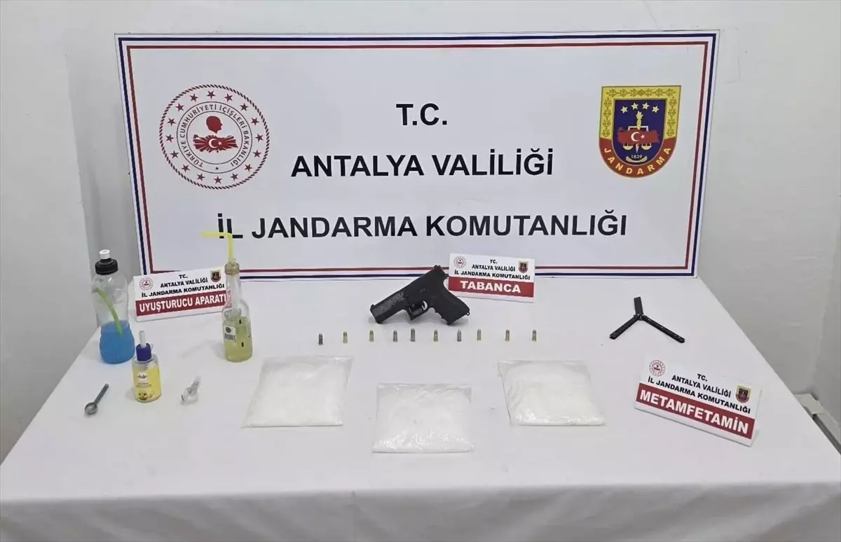 Antalya'da Uyuşturucu Operasyonu: 2 Gözaltı