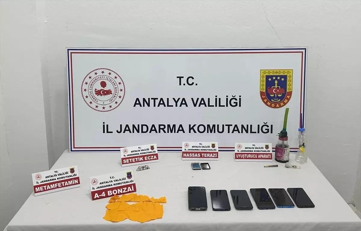 Antalya'da Uyuşturucu Operasyonu: 4 Gözaltı