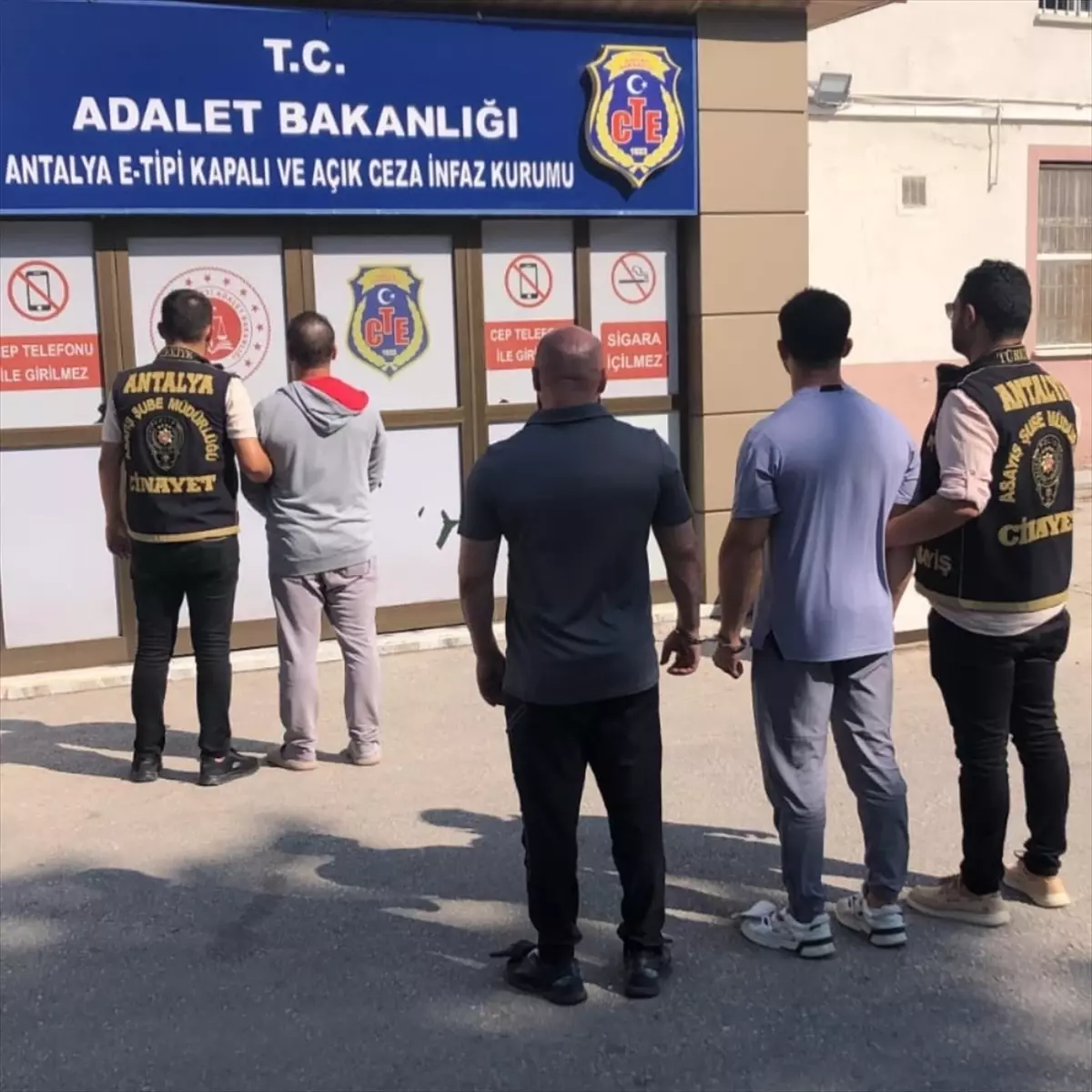 Antalya'da Yorgun Mermiyle Öldürme Olayında 3 Şüpheli Tutuklandı