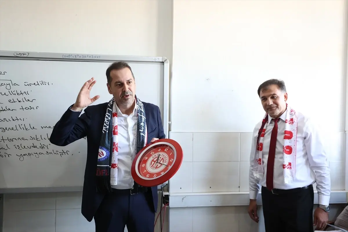 Antalya'da Zilsiz Okul Uygulamasına Antalyaspor Saatleri Eklendi