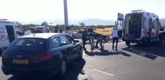 Korkuteli'de Otomobil Kazası: 3 Yaralı