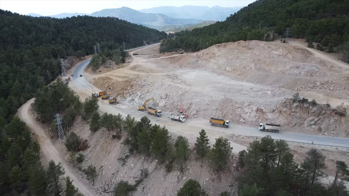 Antalya-Konya Kara Yolunda Trafik Kesintisi